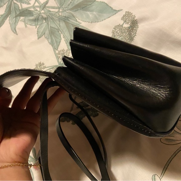 Aritzia (Auxiliary) black 100% cow leather crossbody bag - Picture 6 of 6